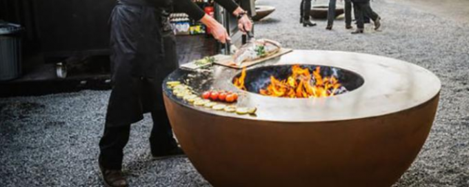 코르텐 강 방화정 BBQ 그릴을 태우는 야외 요리 숲